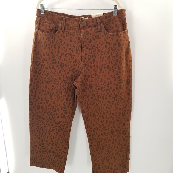 New! Universal Thread Leopard Print Jean's - Picture 3 of 9